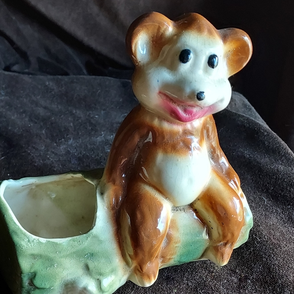 Vintage ceramic bear flower pot/vase